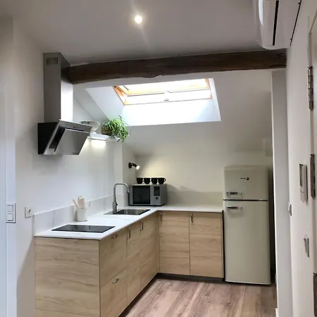 Candea Apartment *